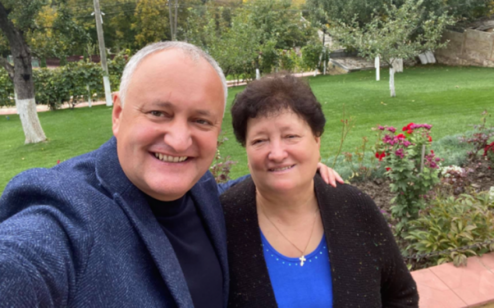 LIVE // Mama lui Igor Dodon este adusă la CNA